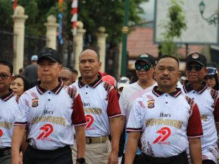 Polda Sultra Gelar Jalan Sehat dan Senam Bersama Rangkaian Hari Bhayangkara ke-79