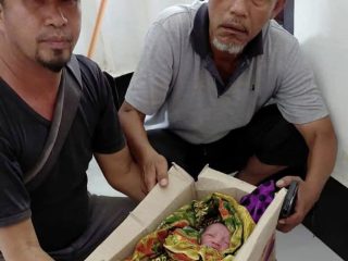Warga Wolasi Konsel Digegerkan Penemuan Bayi Baru Lahir di Sudut Masjid