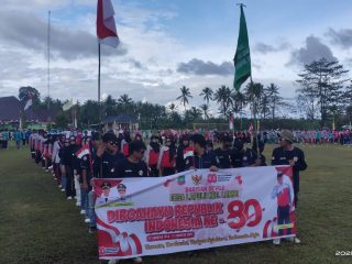 Masyarakat Lembo Tumpah Ruah Hadiri Pembukaan Porseni HUT ke-80 RI, Bupati Konut Bagikan Bantuan Seragam Olahraga