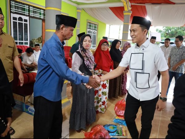Safari Ramadhan, Bupati Konawe Utara Salurkan 50 Paket Sembako di Desa Basule Berharap Bulan Ramadhan Menjadi Bulan Penuh Berkah